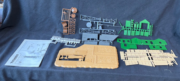 Tuck Stock Yard Kit HO Scale In Open Box
