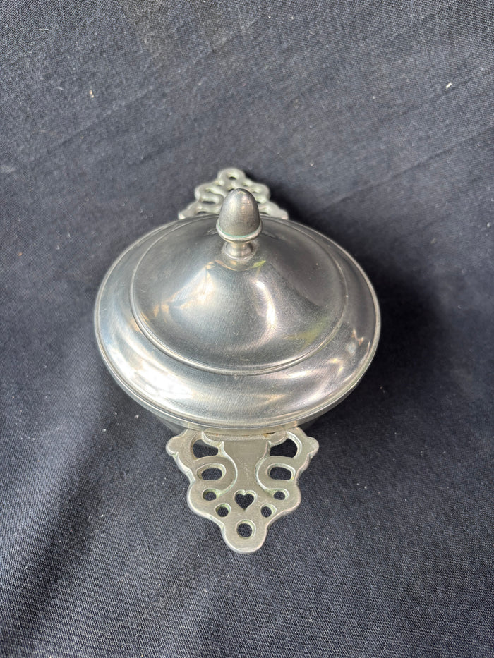 Woodbury Pewterers Porringer Bowl W/Ornate Handles & Lid