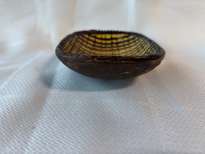 Williamsburg Restoration Stoneware Pottery Yellow And Brown Dish (A)