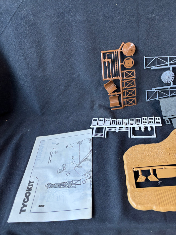 Tuck Stock Yard Kit HO Scale In Open Box