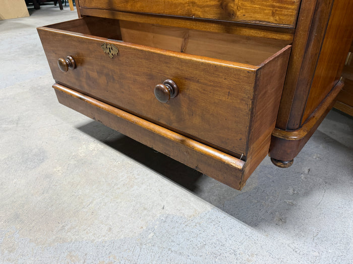 Antique Chest of Drawers***HEAVY ITEM***READ DETAILS ON PICK UP POLICY***