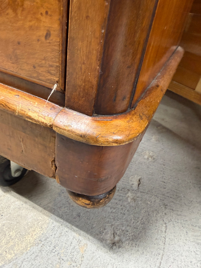 Antique Chest of Drawers***HEAVY ITEM***READ DETAILS ON PICK UP POLICY***
