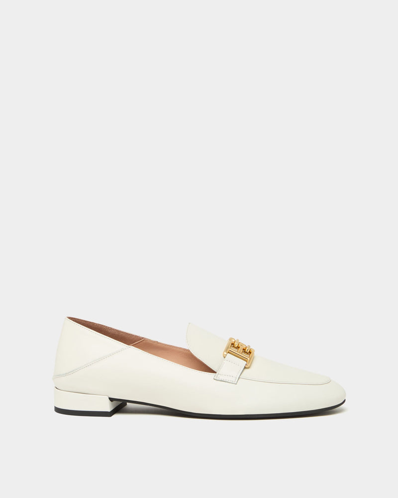 B-Chain Loafer In Cream Leather