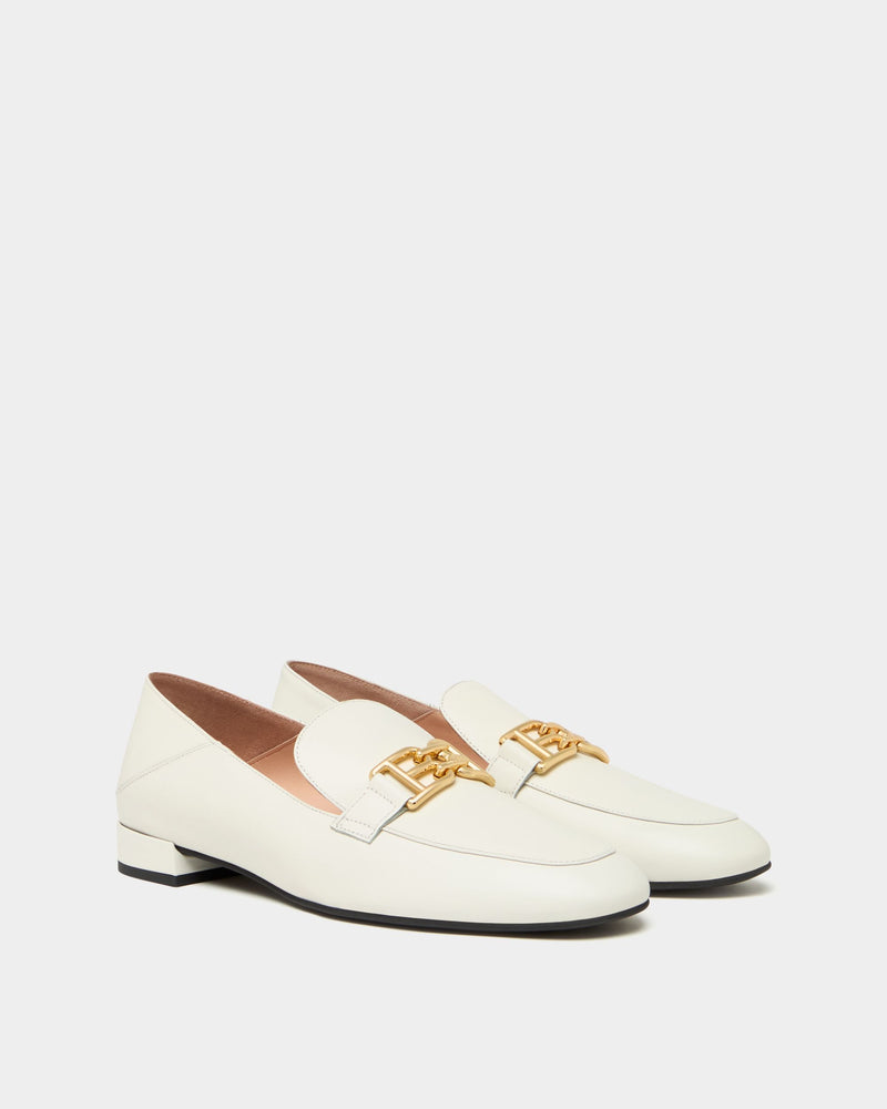 B-Chain Loafer In Cream Leather