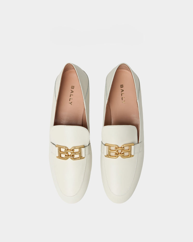 B-Chain Loafer In Cream Leather