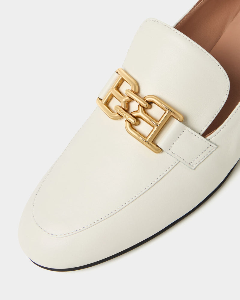 B-Chain Loafer In Cream Leather