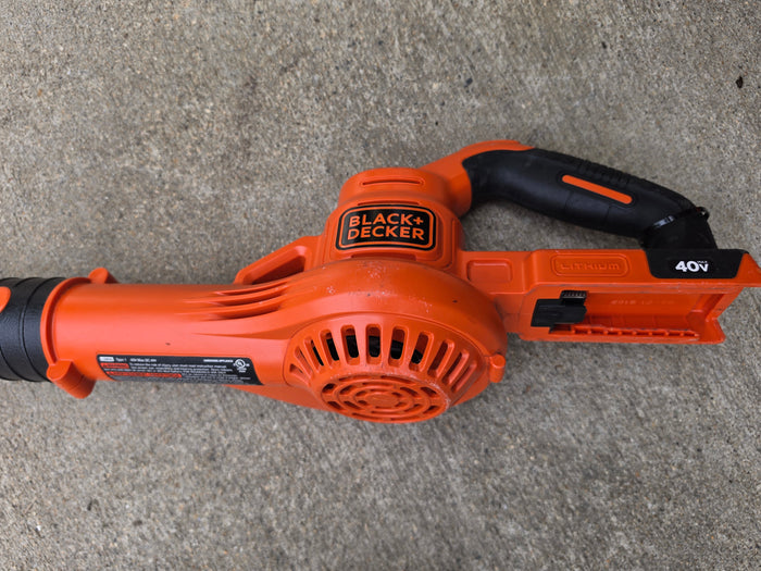 Black & Decker 40v String Trimmer and Blower w/One Battery and Charger