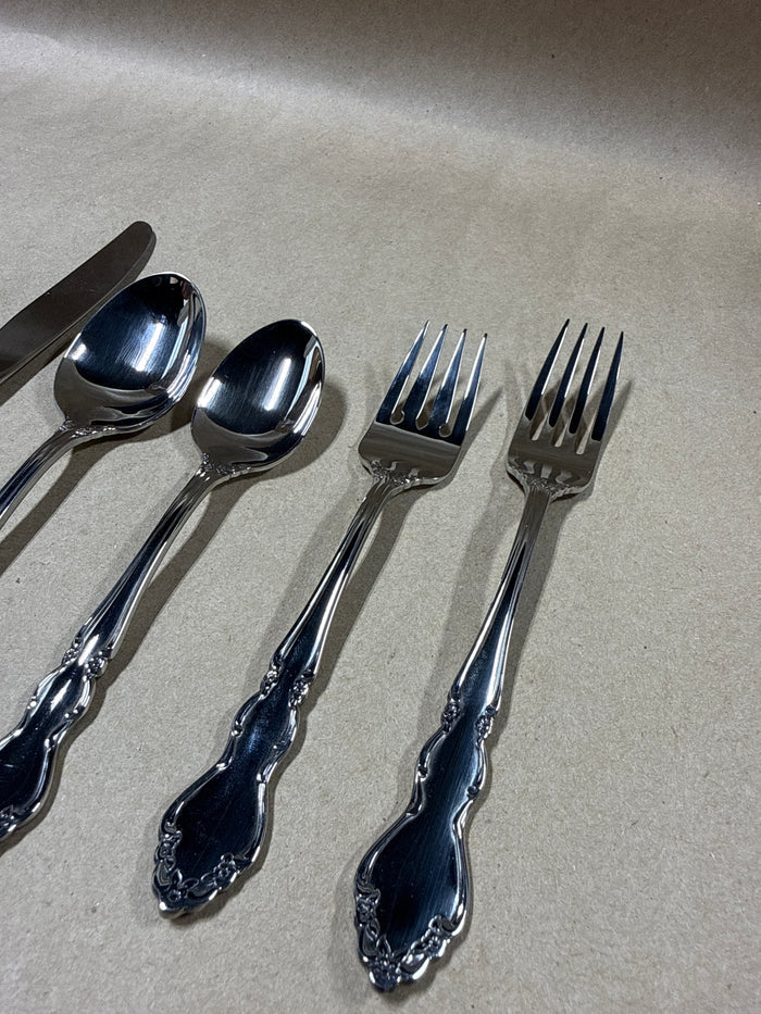 Dover Heirloom Stainless By Oneida With Box - 5 Pieces