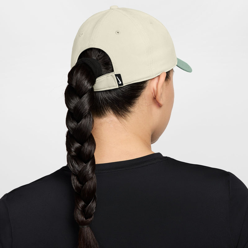 Dri-FIT Club Structured Swoosh Cap in Sail/Steam/Steam