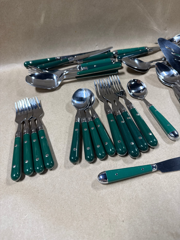 Green Flatware Set - 31 Pieces