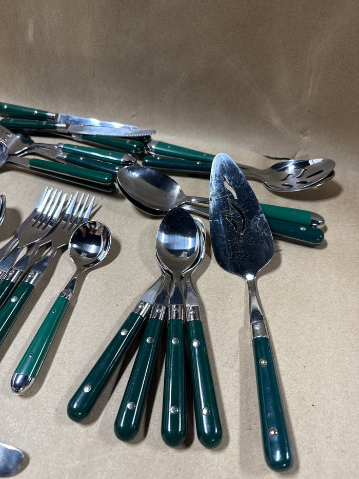Green Flatware Set - 31 Pieces