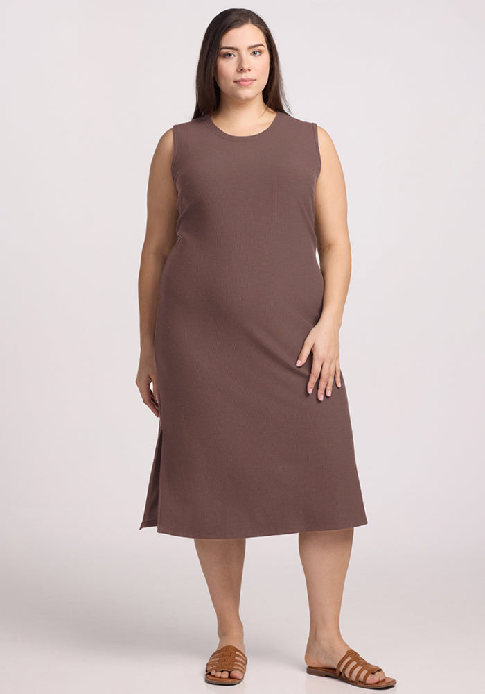 A woman wears the Woolx Iris Ribbed Dress in Peppercorn and sandals, standing against a light background. | Juliana is 5'10", wearing a size XL