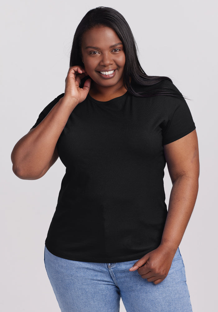 A woman in a moisture-wicking Woolx Liza Crew Neck Tee - Black. | Le'Quita is 5'11", wearing a size XL