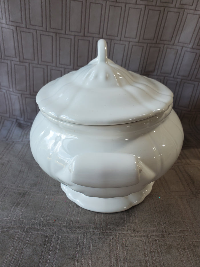 Loucarte Portugal White Ceramic Soup Tureen