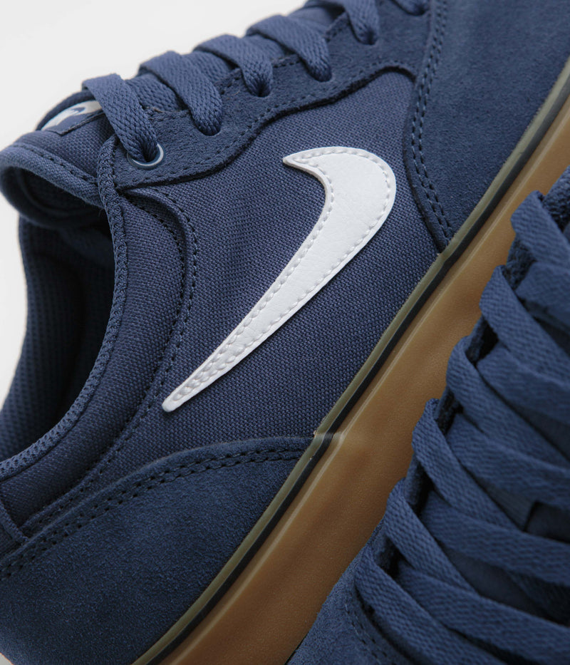 Nike SB Chron 2 Shoes in Navy and White and Navy - Gum Light Brown