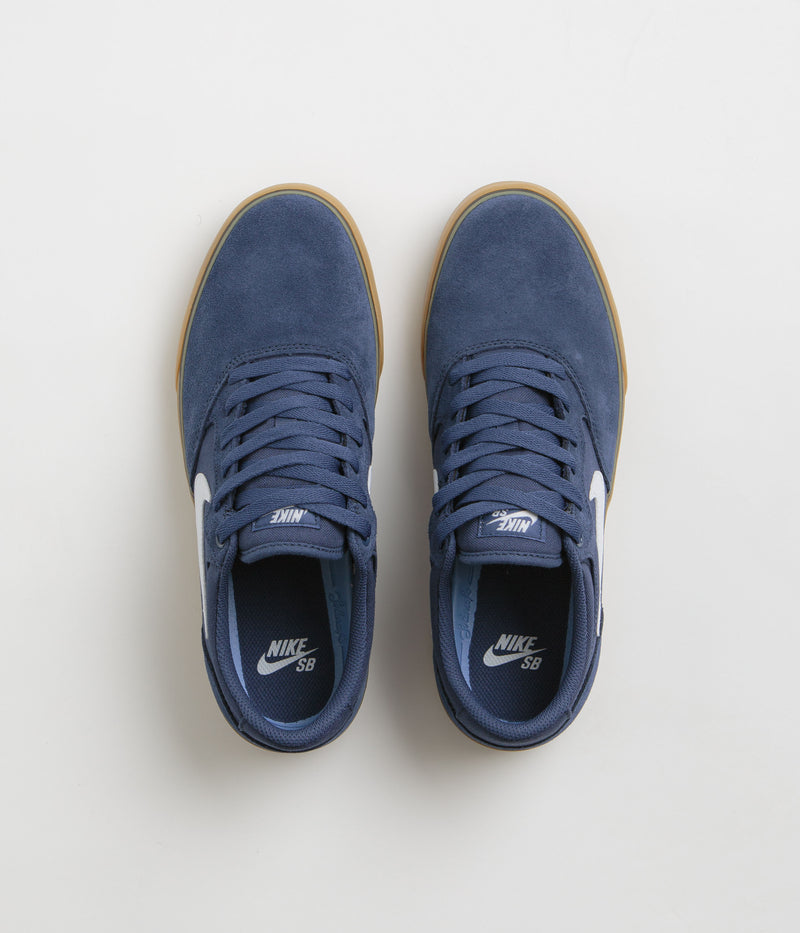 Nike SB Chron 2 Shoes in Navy and White and Navy - Gum Light Brown