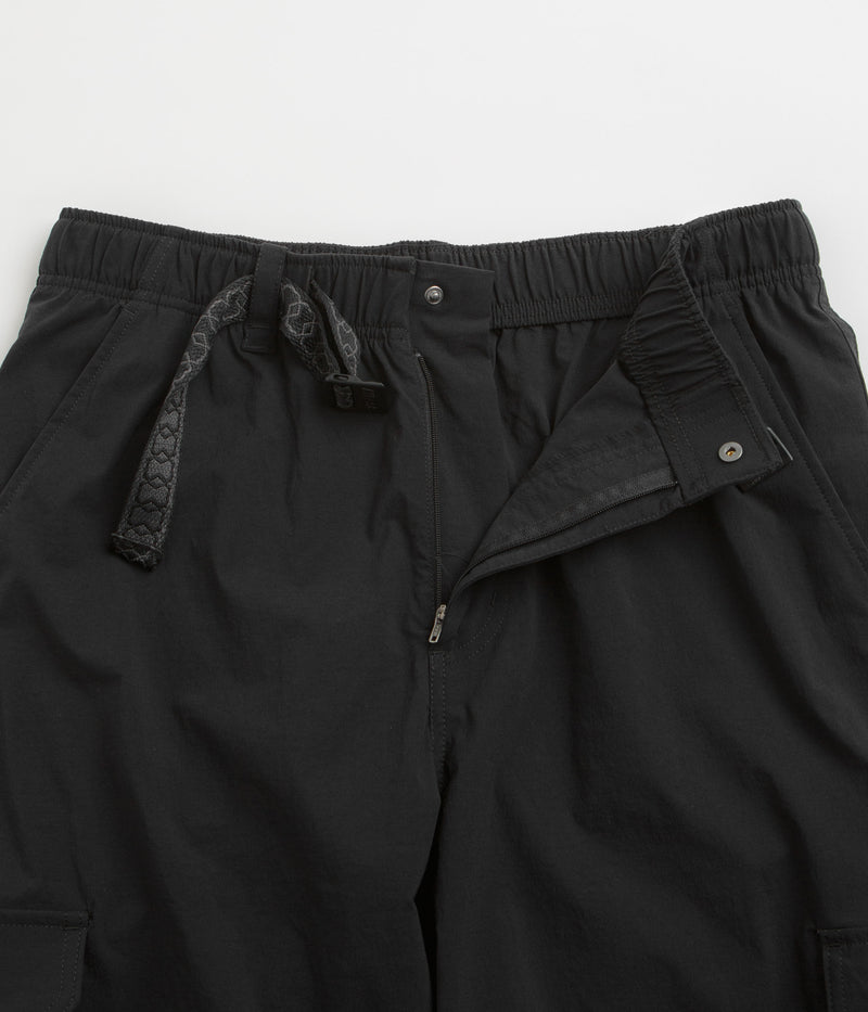 Nike SB Kearny Cargo Pants in Black and Black / White