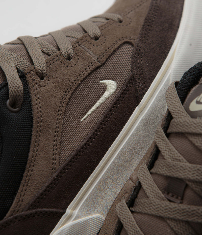 Nike SB Malor Shoes in Ironstone and Light Khaki and Baroque Brown - Black