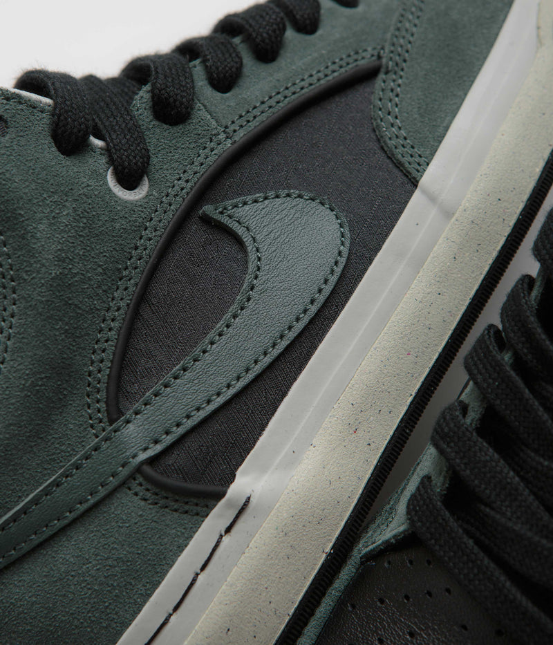 Nike SB React Leo Shoes in Vintage Green and Vintage Green and Black