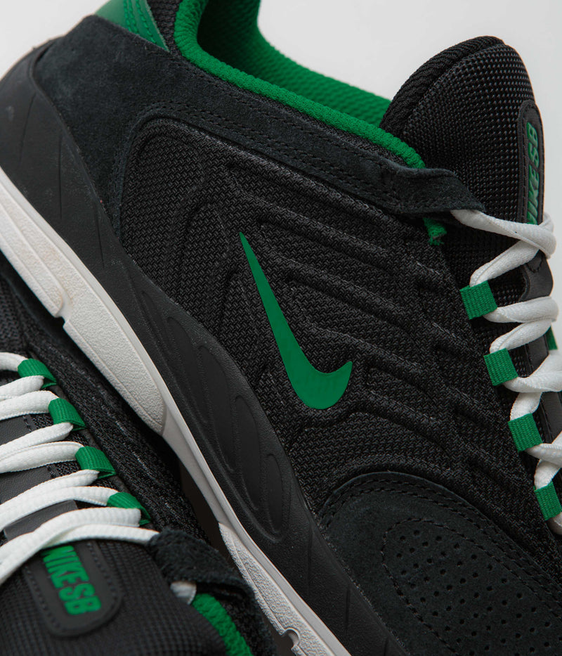 Nike SB Vertebrae Shoes in Black and Malachite and Black - Summit White