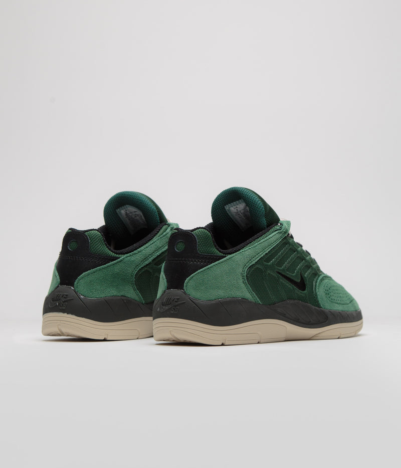 Nike SB Vertebrae Shoes in Fir and Black and Sequoia - Light Orewood Brown