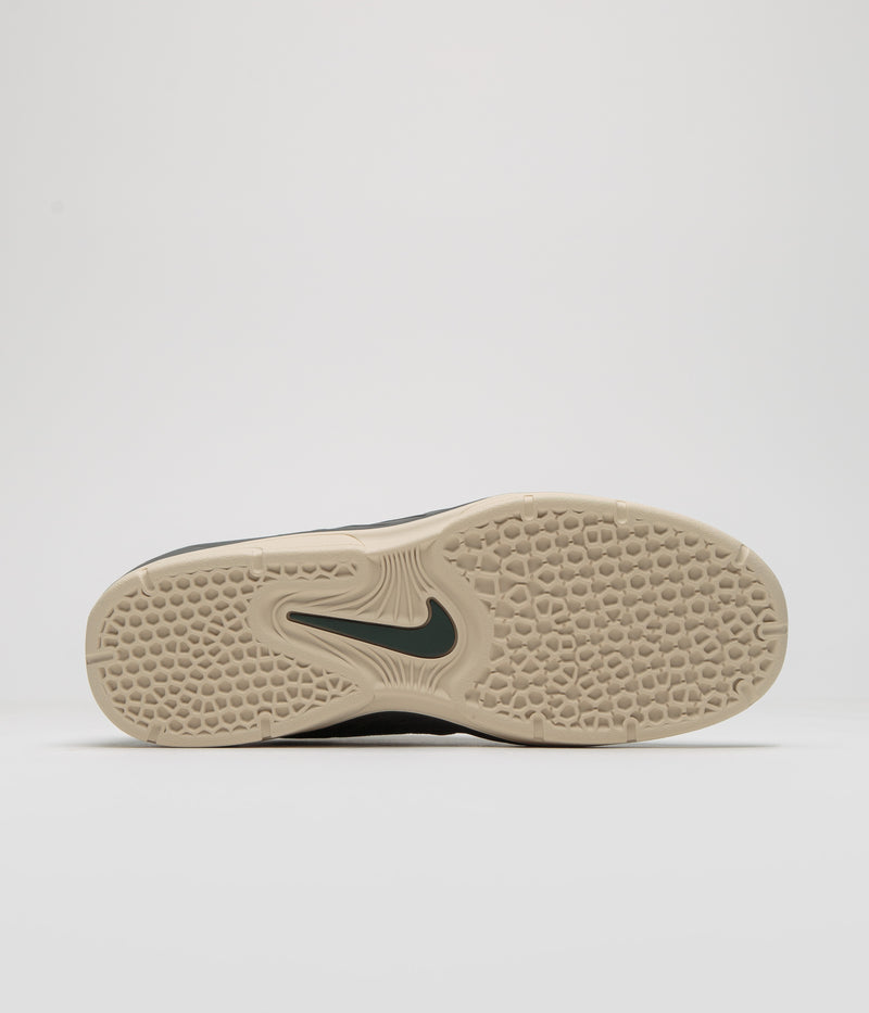 Nike SB Vertebrae Shoes in Fir and Black and Sequoia - Light Orewood Brown