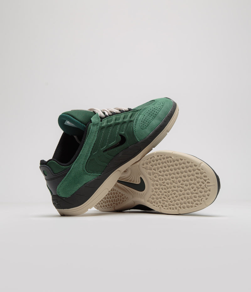 Nike SB Vertebrae Shoes in Fir and Black and Sequoia - Light Orewood Brown