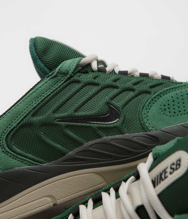 Nike SB Vertebrae Shoes in Fir and Black and Sequoia - Light Orewood Brown