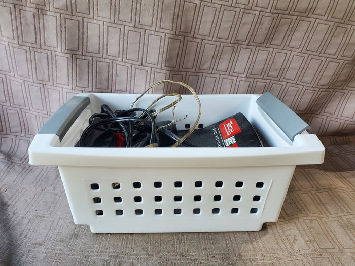 Pair of Model Train Controllers POWERS ON/NO FURTHER TESTING