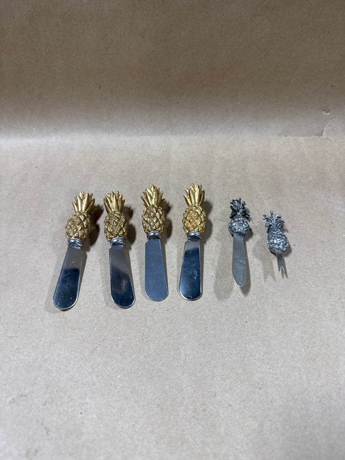 Pineapple Cheese Spreaders And Fork - 6 Pieces