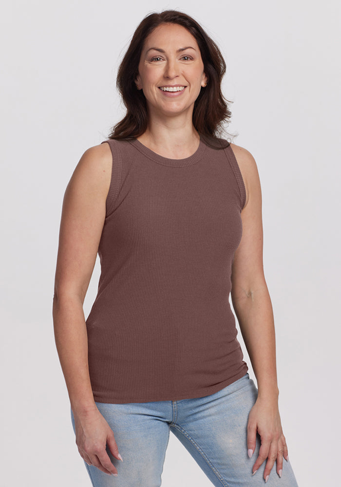 Woman with long brown hair wears the Woolx Raegan Ribbed Tank Top in Peppercorn and light blue jeans, smiling at camera. | Tiffany is 5’8”, wearing a size S