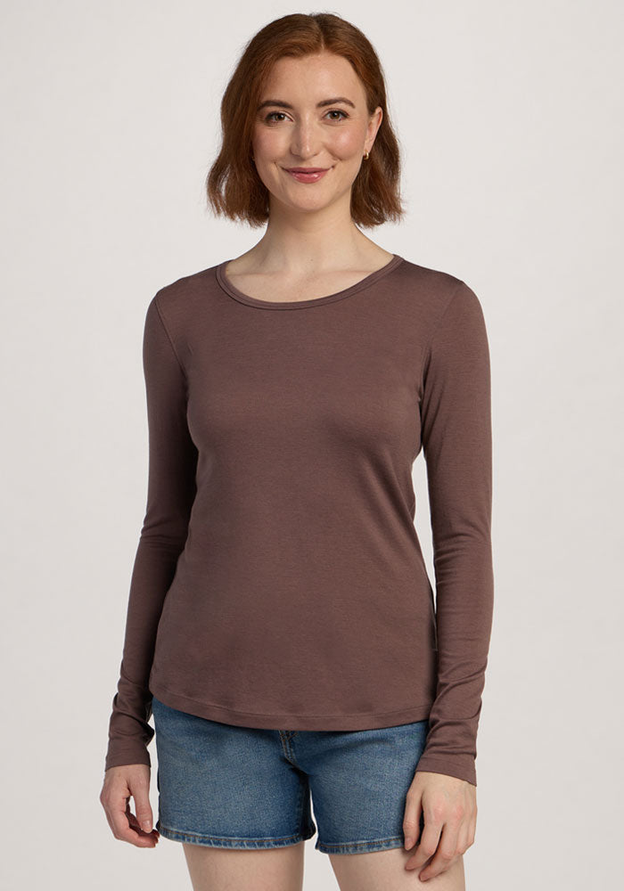 Woman with short auburn hair wears the Woolx Remi Long Sleeve T-Shirt in Peppercorn and denim shorts. | Shea is 5’9”, wearing a size S