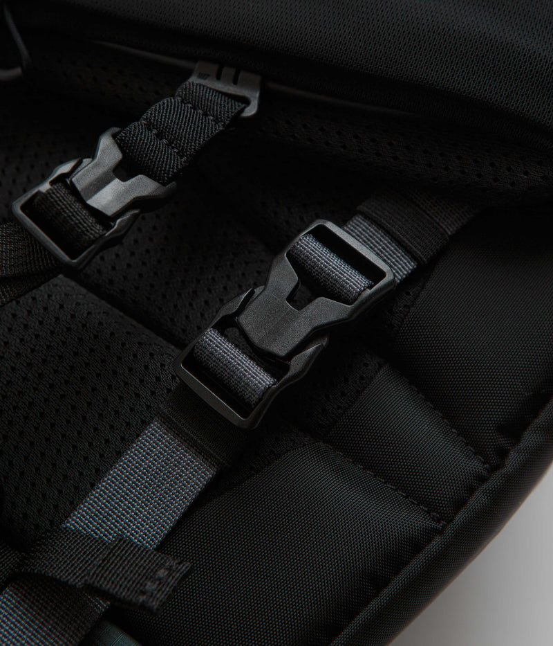 Salomon ACS 20L Day Pack in Turbulence and Monument