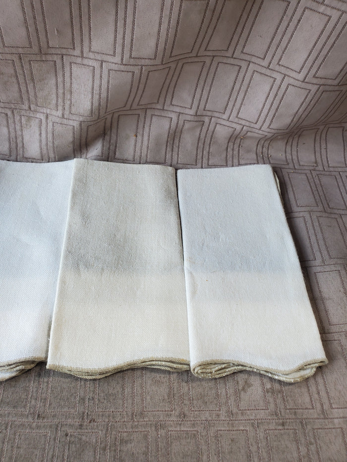 Set of 8 Scalloped Edge Fabric Napkins