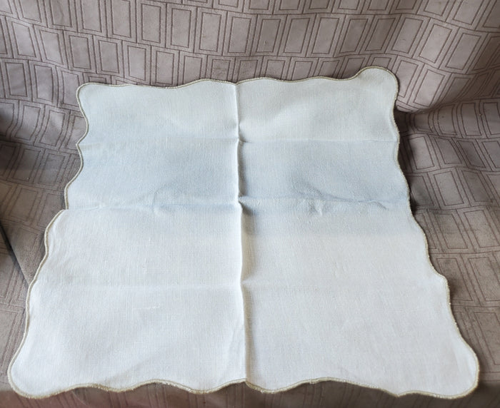 Set of 8 Scalloped Edge Fabric Napkins