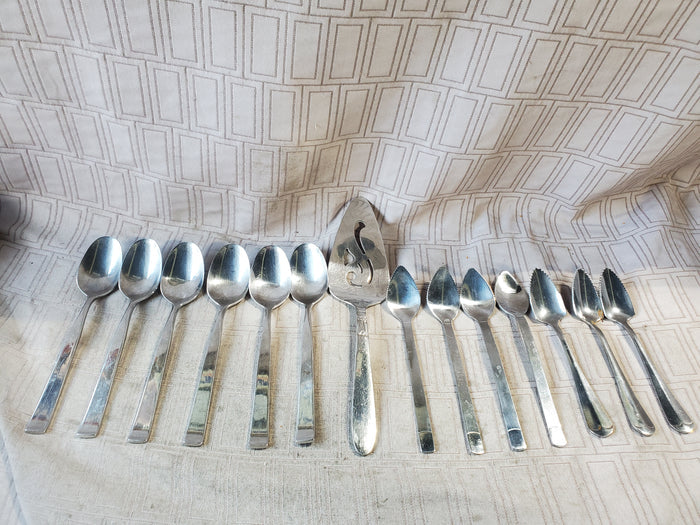 Small Lot of Kitchen Utensils