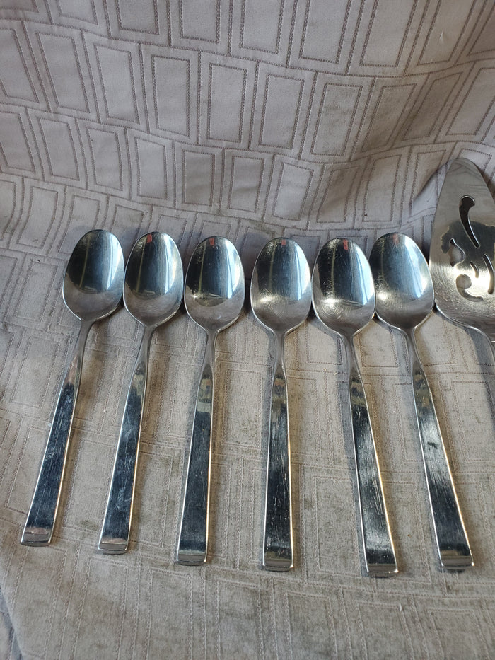 Small Lot of Kitchen Utensils
