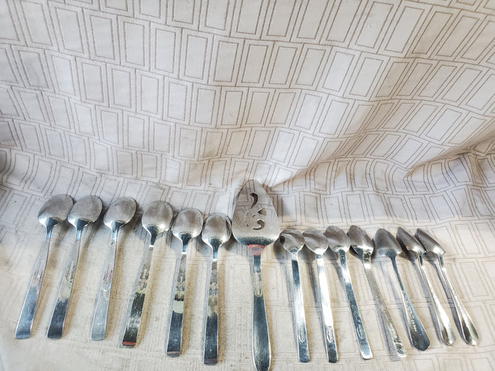 Small Lot of Kitchen Utensils