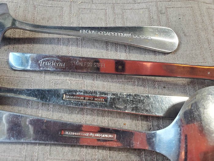 Small Lot of Kitchen Utensils