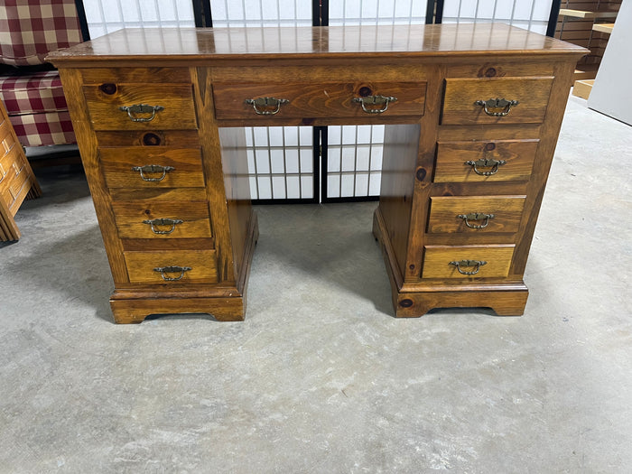 Sturdy Student Desk***HEAVY ITEM***READ DETAILS ON PICK UP POLICY***