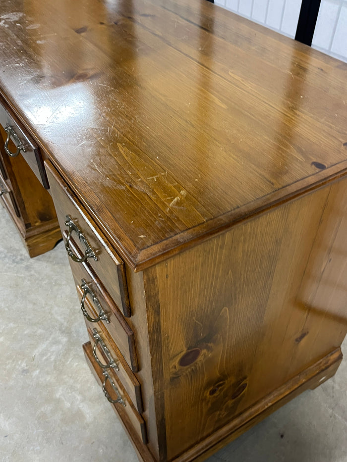 Sturdy Student Desk***HEAVY ITEM***READ DETAILS ON PICK UP POLICY***