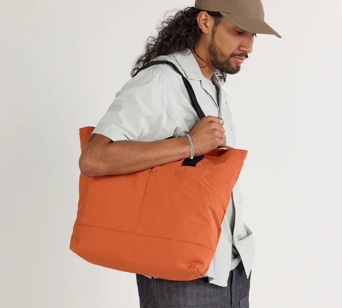 Traveler x Pakt Tote 20L- Ultimate Travel Tote