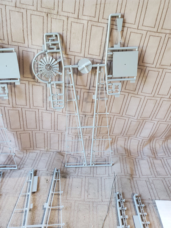 Walthers Cornerstone Series HO Scale Van Dyke Farm Windmill Construction Kit UNUSED